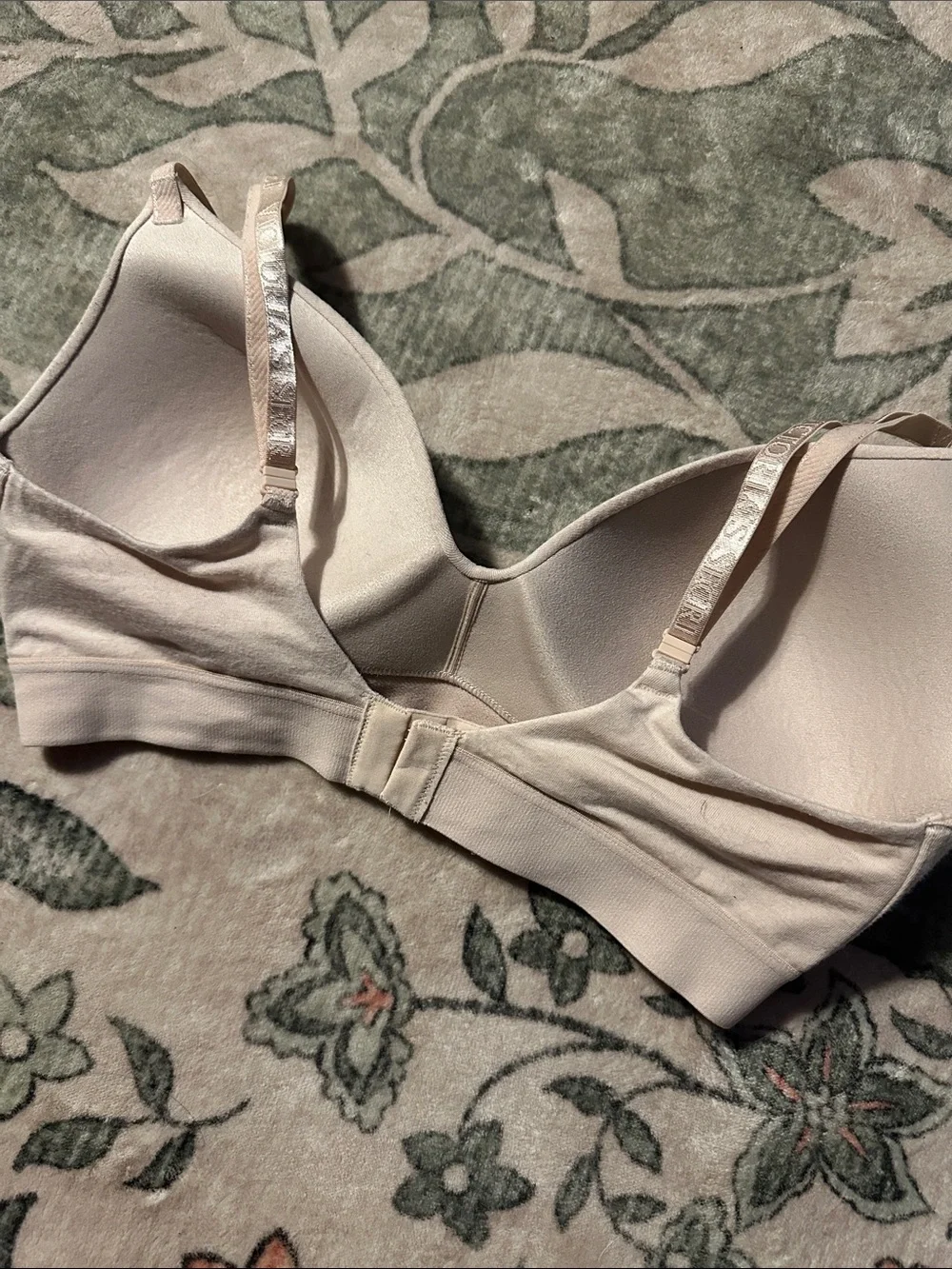 Victoria’s Secret T Shirt Lightly Lined Light Beige Wireless Bra Size 32D